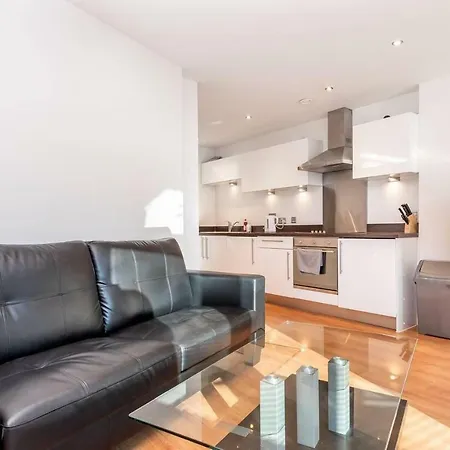 Garden View Studio Near The City Centre Apartment