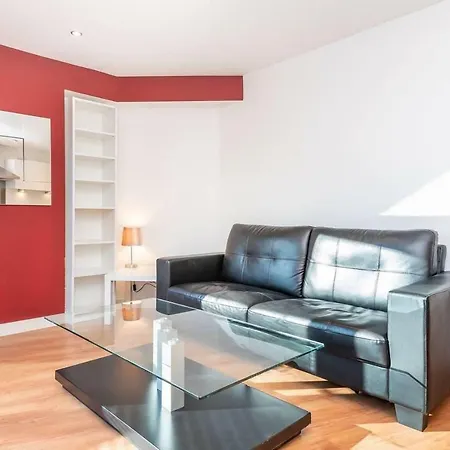 Garden View Studio Near The City Centre Apartment