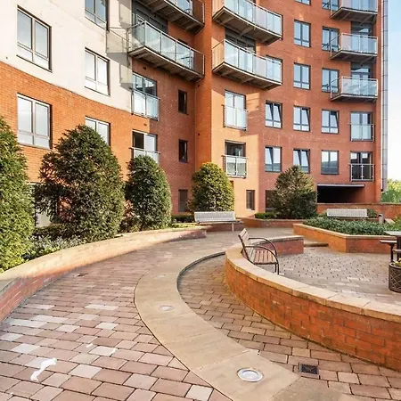 Garden View Studio Near The City Centre Apartment